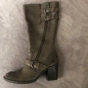 Born Treddy boot in Grey size 7.5